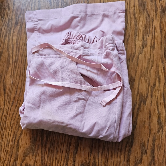 Figs and carhartt scrubs - Picture 5 of 6